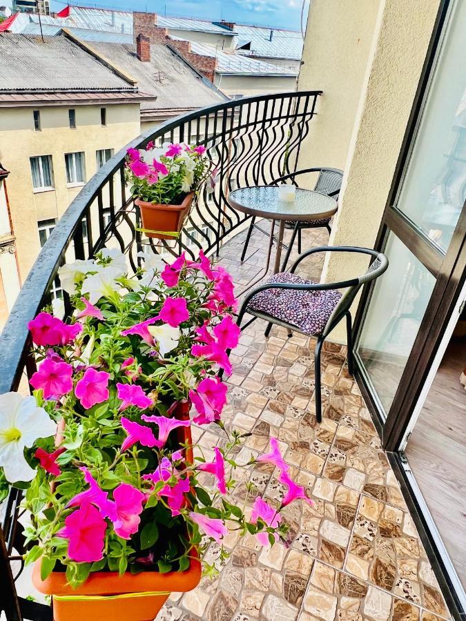 Apartaments Sichovyh Strilciv 68A Ivano-Frankivsk Buitenkant foto